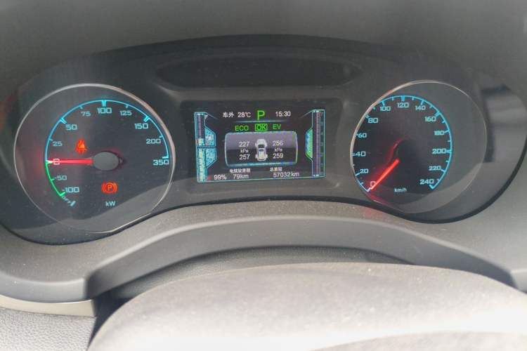 Used BYD Song New Energy 2017 Song DM 1.5TID All-Wheel Drive Prestige Model Odometer Close Up