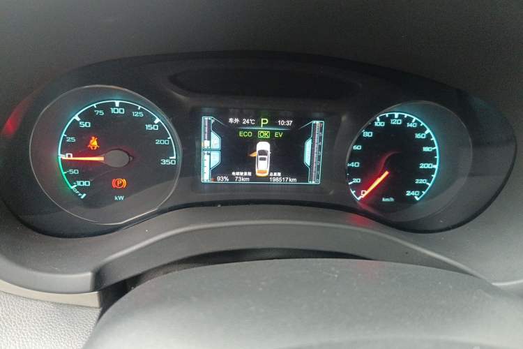 Used BYD Song New Energy 2017 Song DM 1.5TID All-Wheel Drive Luxury Model Odometer Close Up