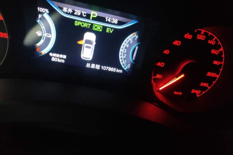 Used BYD Song New Energy 2017 Song DM 1.5TID All-Wheel Drive Luxury Model Odometer Close Up