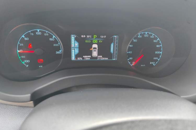 Used BYD Song New Energy 2017 Song DM 1.5TID All-Wheel Drive Prestige Model Odometer Close Up