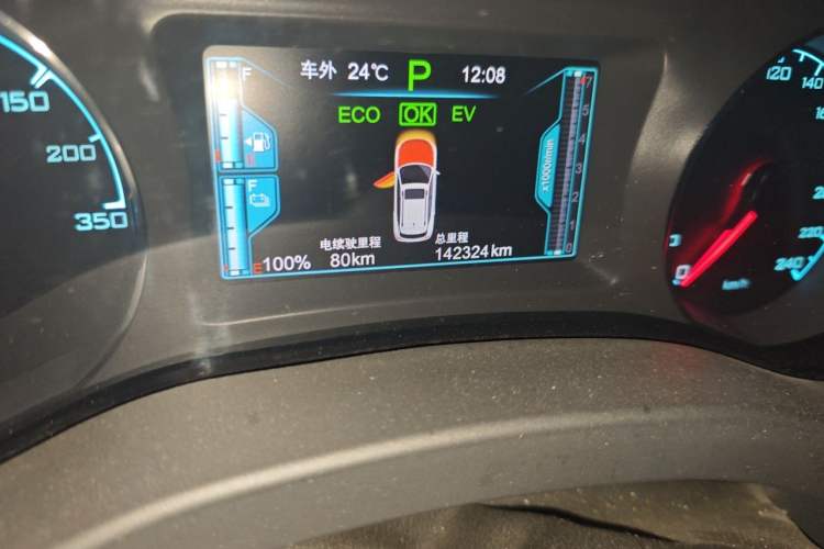 Used BYD Song New Energy 2017 Song DM 1.5TID All-Wheel Drive Luxury Model Odometer Close Up