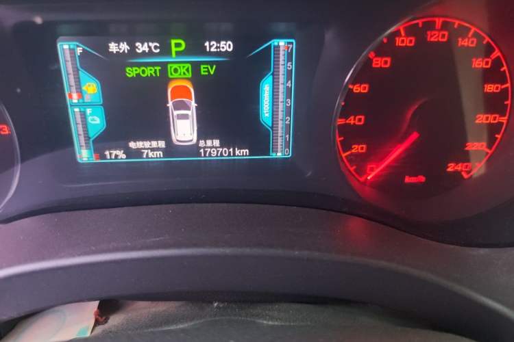 Used BYD Song New Energy 2017 Song DM 1.5TID All-Wheel Drive Luxury Model Odometer Close Up