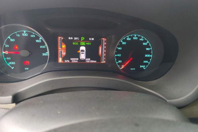 Used BYD Song New Energy 2017 Song DM 1.5TID All-Wheel Drive Luxury Model Odometer Close Up