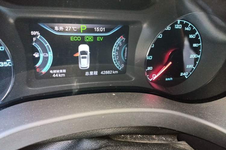 Used BYD Song New Energy 2017 Song DM 1.5TID All-Wheel Drive Luxury Model Odometer Close Up