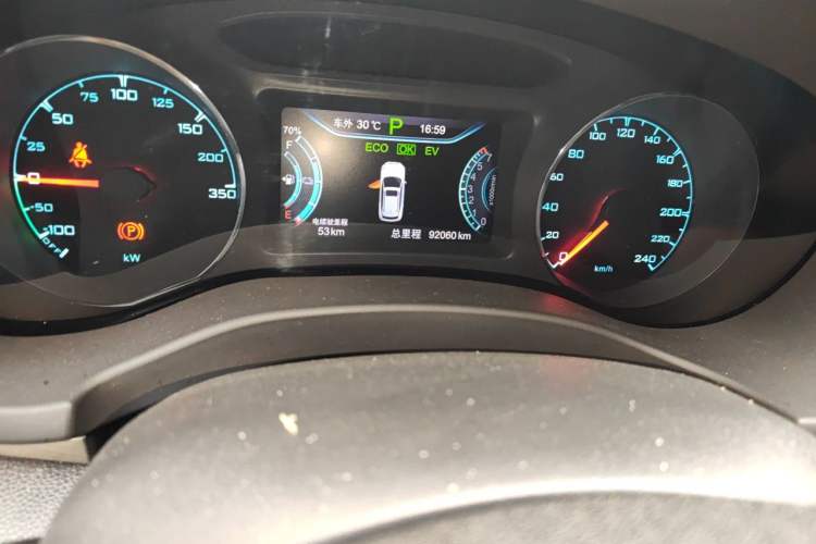 Used BYD Song New Energy 2017 Song DM 1.5TID All-Wheel Drive Luxury Model Odometer Close Up