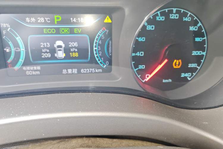 Used BYD Song New Energy 2017 Song DM 1.5TID All-Wheel Drive Luxury Model Odometer Close Up