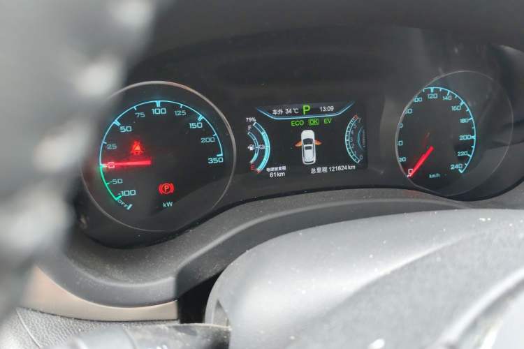 Used BYD Song New Energy 2017 Song DM 1.5TID All-Wheel Drive Luxury Model Odometer Close Up