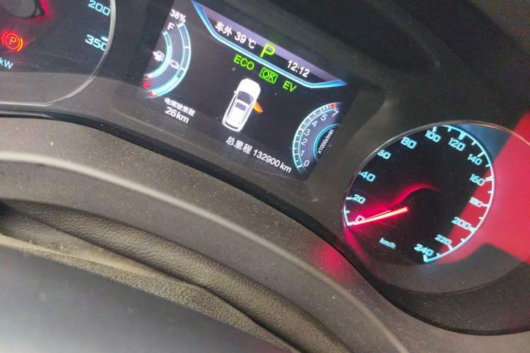 Used BYD Song New Energy 2017 Song DM 1.5TID All-Wheel Drive Luxury Model Odometer Close Up