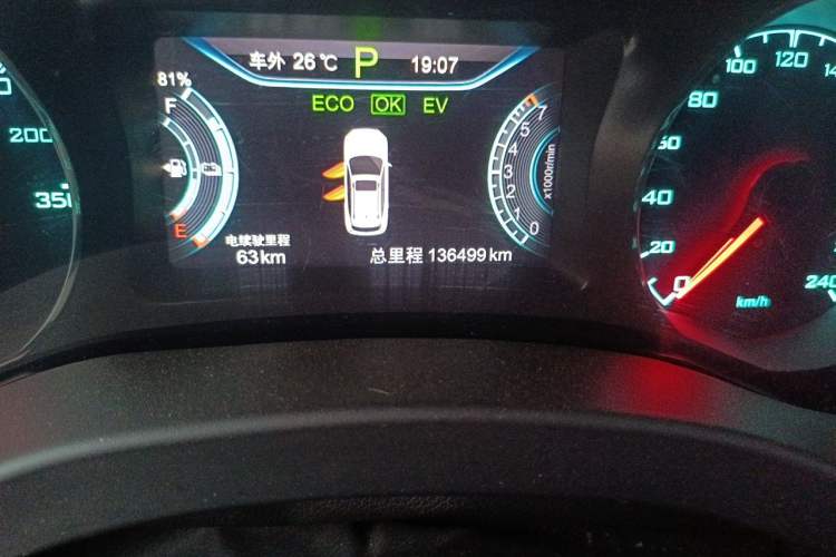 Used BYD Song New Energy 2017 Song DM 1.5TID All-Wheel Drive Luxury Model Odometer Close Up
