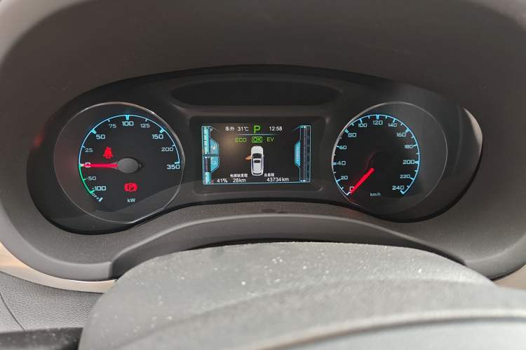 Used BYD Song New Energy 2017 Song DM 1.5TID All-Wheel Drive Luxury Model Odometer Close Up