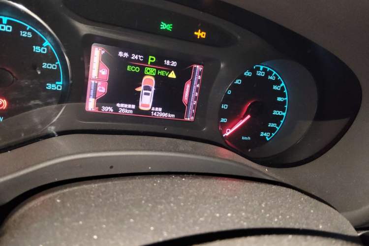 Used BYD Song New Energy 2017 Song DM 1.5TID All-Wheel Drive Luxury Model Odometer Close Up