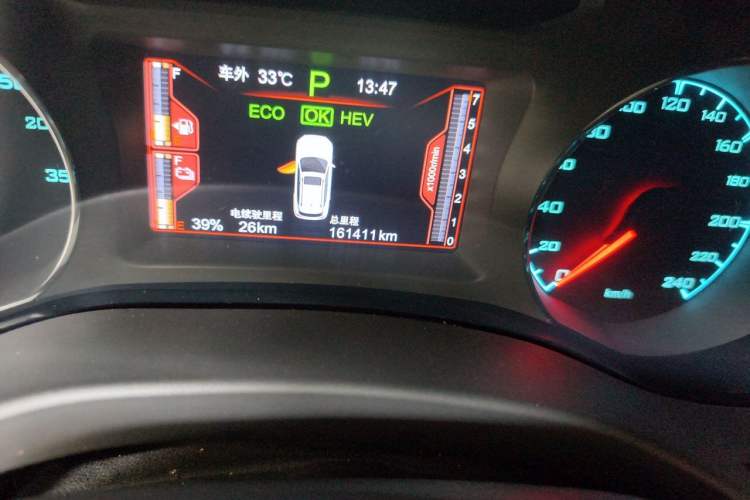 Used BYD Song New Energy 2017 Song DM 1.5TID All-Wheel Drive Luxury Model Odometer Close Up