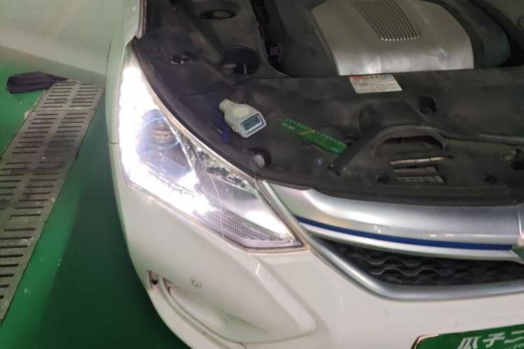 Used BYD Song New Energy 2017 Song DM 1.5TID All-Wheel Drive Luxury Model Right Front Headlight