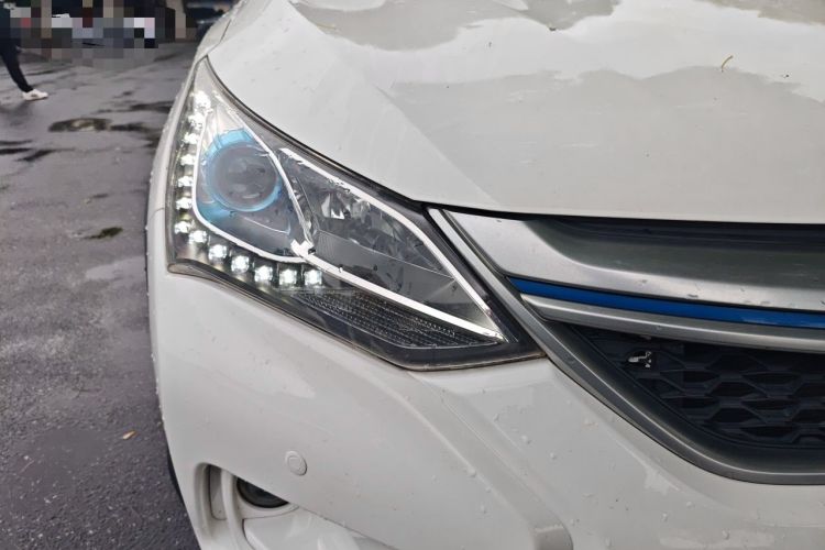 Used BYD Song New Energy 2017 Song DM 1.5TID All-Wheel Drive Prestige Model Right Front Headlight