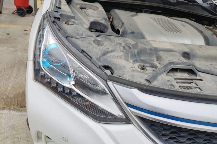 Used BYD Song New Energy 2017 Song DM 1.5TID All-Wheel Drive Luxury Model Right Front Headlight
