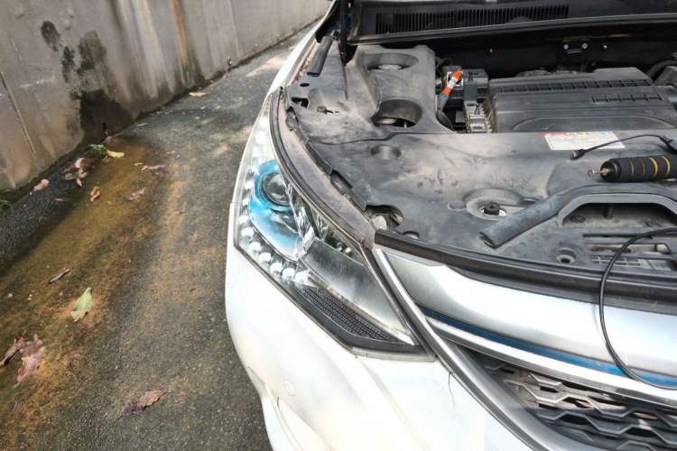 Used BYD Song New Energy 2017 Song DM 1.5TID All-Wheel Drive Prestige Model Right Front Headlight