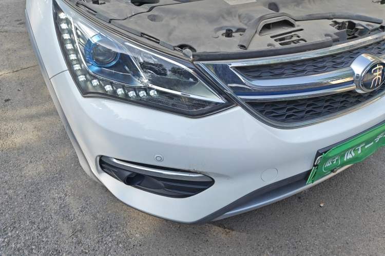 Used BYD Song New Energy 2017 Song DM 1.5TID All-Wheel Drive Luxury Model Right Front Headlight