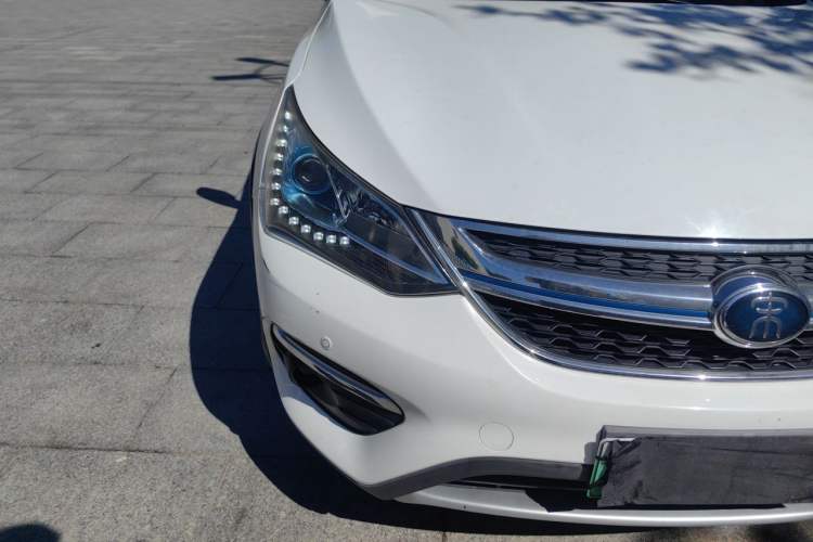 Used BYD Song New Energy 2017 Song DM 1.5TID All-Wheel Drive Luxury Model Right Front Headlight