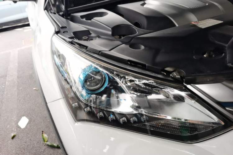 Used BYD Song New Energy 2017 Song DM 1.5TID All-Wheel Drive Luxury Model Right Front Headlight
