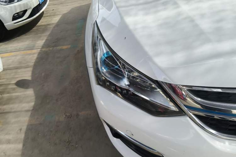 Used BYD Song New Energy 2017 Song DM 1.5TID All-Wheel Drive Prestige Model Right Front Headlight