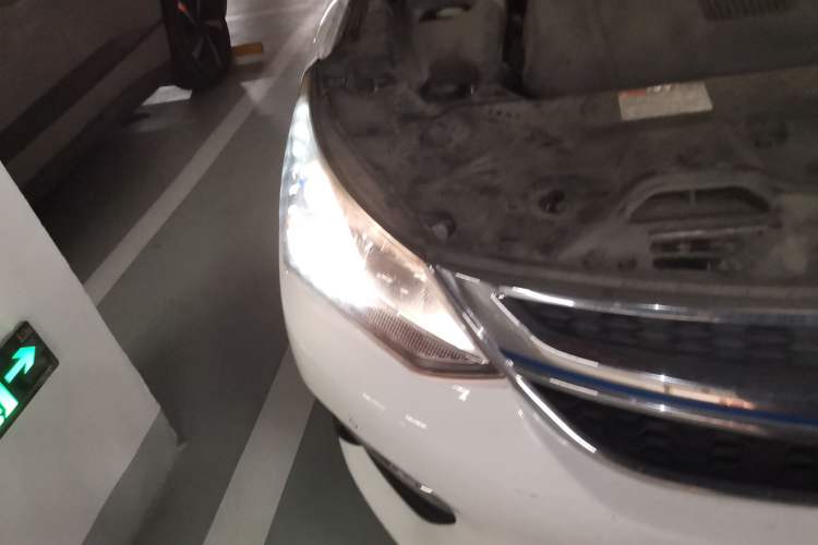 Used BYD Song New Energy 2017 Song DM 1.5TID All-Wheel Drive Luxury Model Right Front Headlight
