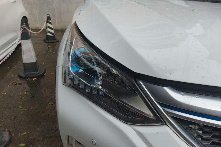 Used BYD Song New Energy 2017 Song EV300 Prestige Model Right Front Headlight