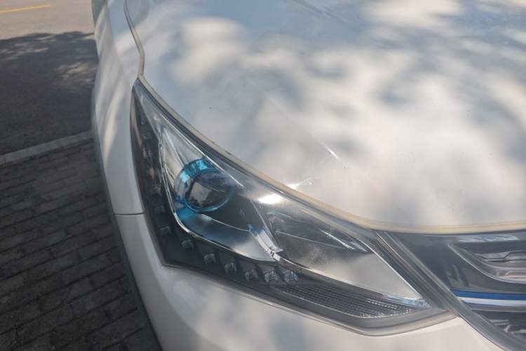 Used BYD Song New Energy 2017 Song DM 1.5TID All-Wheel Drive Prestige Model Right Front Headlight