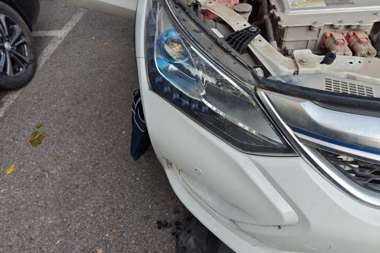 Used BYD Song New Energy 2017 Song EV300 Prestige Model Right Front Headlight
