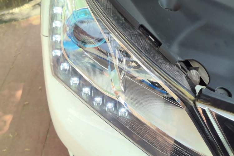 Used BYD Song New Energy 2017 Song DM 1.5TID All-Wheel Drive Luxury Model Right Front Headlight