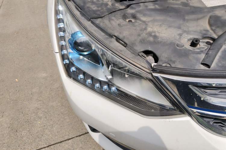 Used BYD Song New Energy 2017 Song DM 1.5TID All-Wheel Drive Luxury Model Right Front Headlight