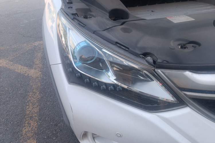 Used BYD Song New Energy 2017 Song EV300 Prestige Model Right Front Headlight
