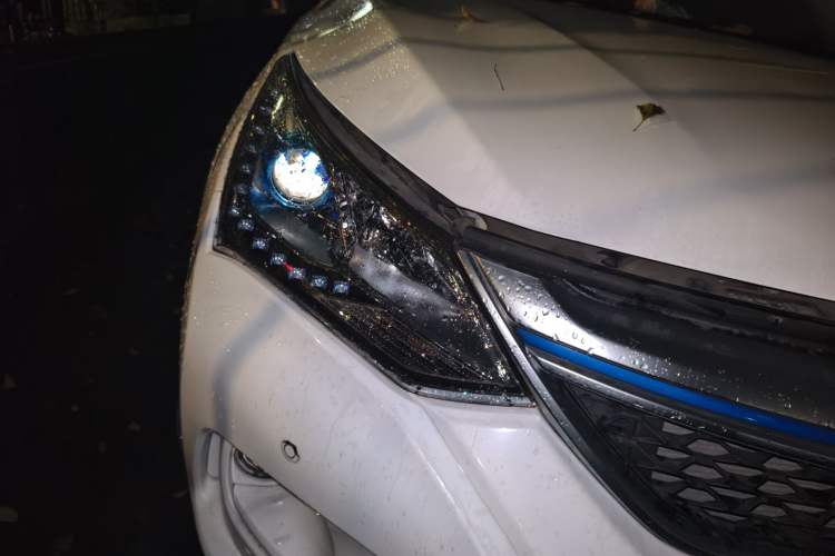 Used BYD Song New Energy 2017 Song DM 1.5TID All-Wheel Drive Prestige Model Right Front Headlight