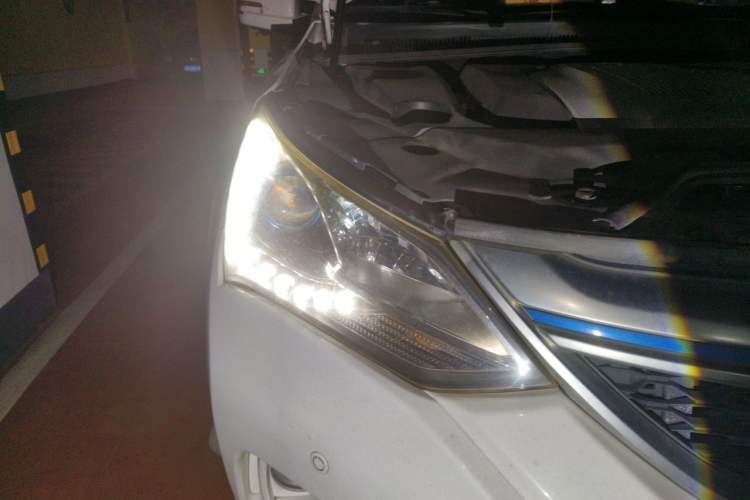 Used BYD Song New Energy 2017 Song DM 1.5TID All-Wheel Drive Luxury Model Right Front Headlight