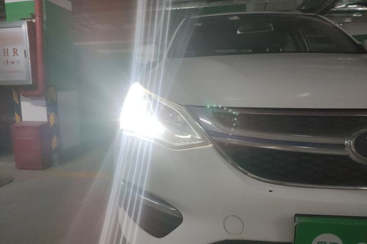 Used BYD Song New Energy 2017 Song DM 1.5TID All-Wheel Drive Luxury Model Right Front Headlight