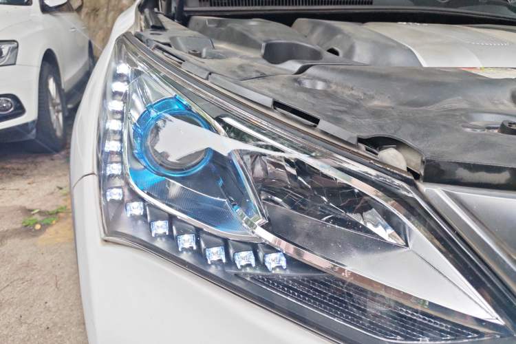 Used BYD Song New Energy 2017 Song DM 1.5TID All-Wheel Drive Luxury Model Right Front Headlight