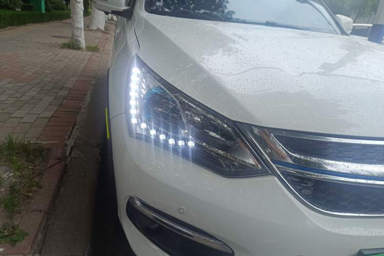 Used BYD Song New Energy 2017 Song DM 1.5TID All-Wheel Drive Luxury Model Right Front Headlight