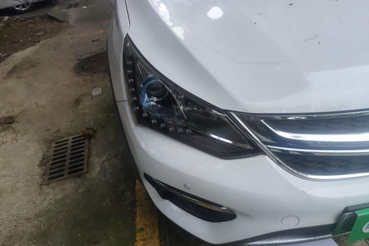 Used BYD Song New Energy 2017 Song DM 1.5TID All-Wheel Drive Luxury Model Right Front Headlight