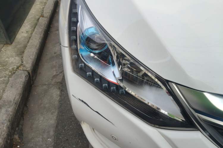 Used BYD Song New Energy 2017 Song DM 1.5TID All-Wheel Drive Luxury Model Right Front Headlight