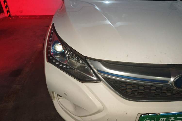 Used BYD Song New Energy 2017 Song DM 1.5TID All-Wheel Drive Luxury Model Right Front Headlight