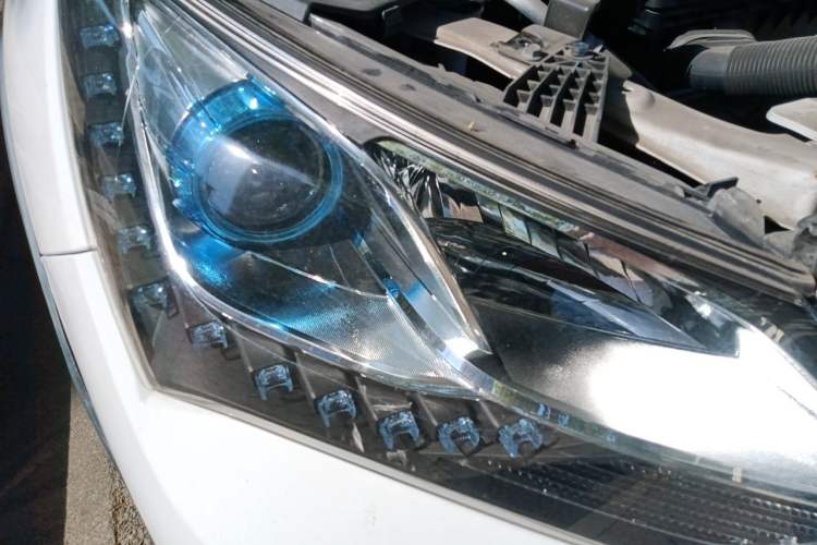 Used BYD Song New Energy 2017 Song DM 1.5TID All-Wheel Drive Luxury Model Right Front Headlight