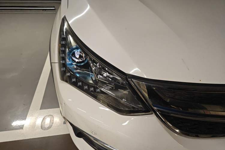 Used BYD Song New Energy 2017 Song DM 1.5TID All-Wheel Drive Luxury Model Right Front Headlight