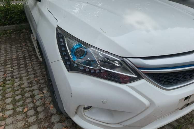Used BYD Song New Energy 2017 Song DM 1.5TID All-Wheel Drive Luxury Model Right Front Headlight