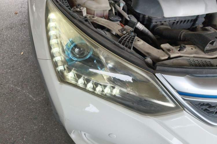 Used BYD Song New Energy 2017 Song DM 1.5TID All-Wheel Drive Luxury Model Right Front Headlight