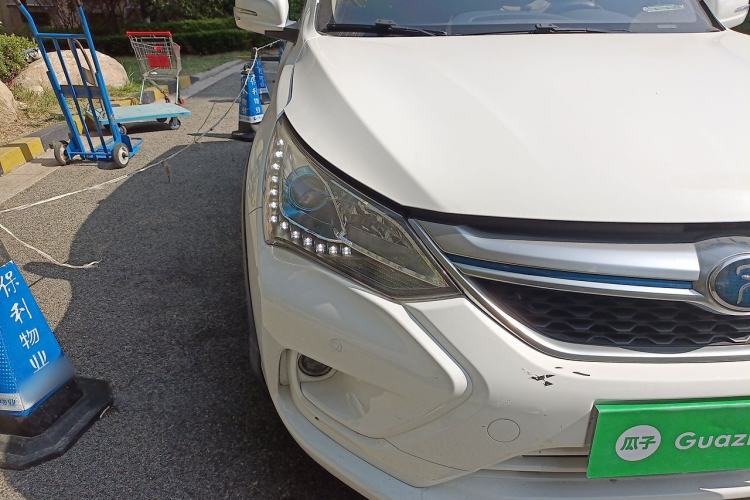 Used BYD Song New Energy 2017 Song DM 1.5TID All-Wheel Drive Prestige Model Right Front Headlight