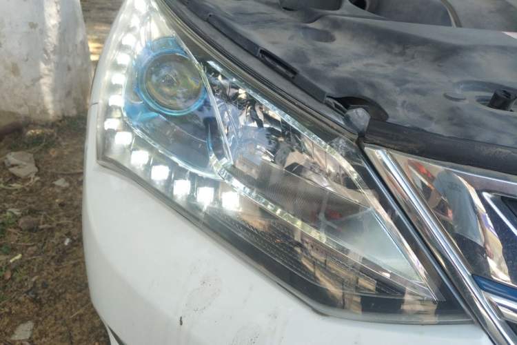 Used BYD Song New Energy 2017 Song DM 1.5TID All-Wheel Drive Luxury Model Right Front Headlight