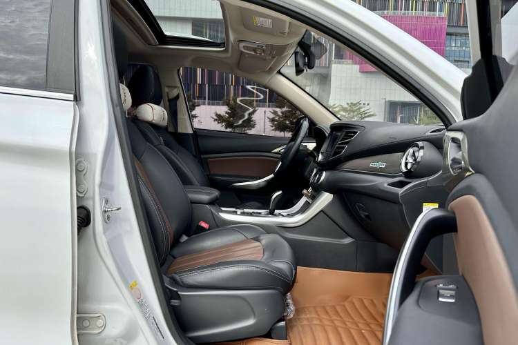 Used BYD Song New Energy 2017 Song DM 1.5TID All-Wheel Drive Luxury Model Right Front Seat