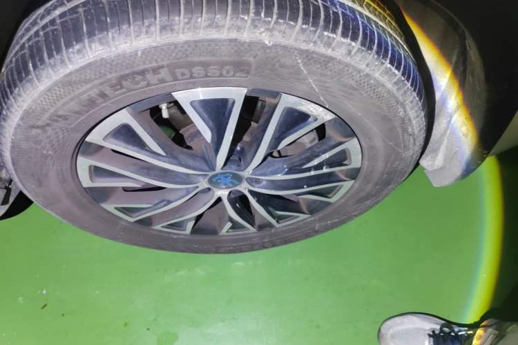 Used BYD Song New Energy 2017 Song DM 1.5TID All-Wheel Drive Prestige Model Right Front Wheel Hub