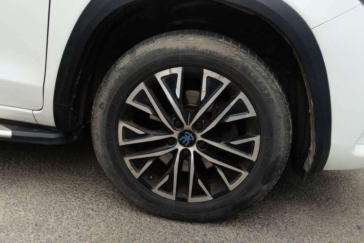Used BYD Song New Energy 2017 Song DM 1.5TID All-Wheel Drive Prestige Model Right Front Wheel Hub