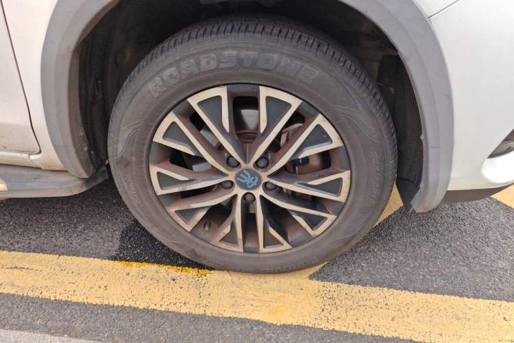 Used BYD Song New Energy 2017 Song DM 1.5TID All-Wheel Drive Prestige Model Right Front Wheel Hub