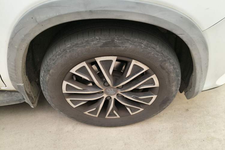 Used BYD Song New Energy 2017 Song DM 1.5TID All-Wheel Drive Prestige Model Right Front Wheel Hub